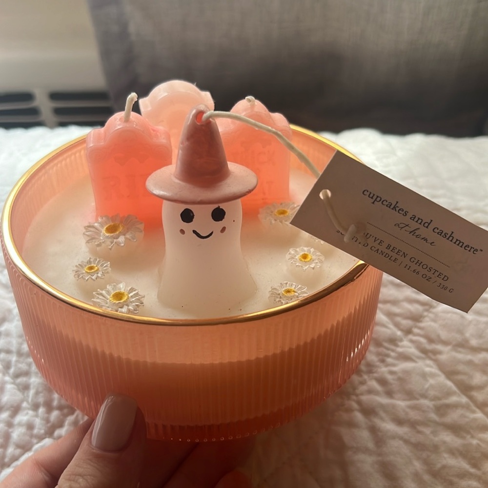 Cupcakes and cashmere Candle